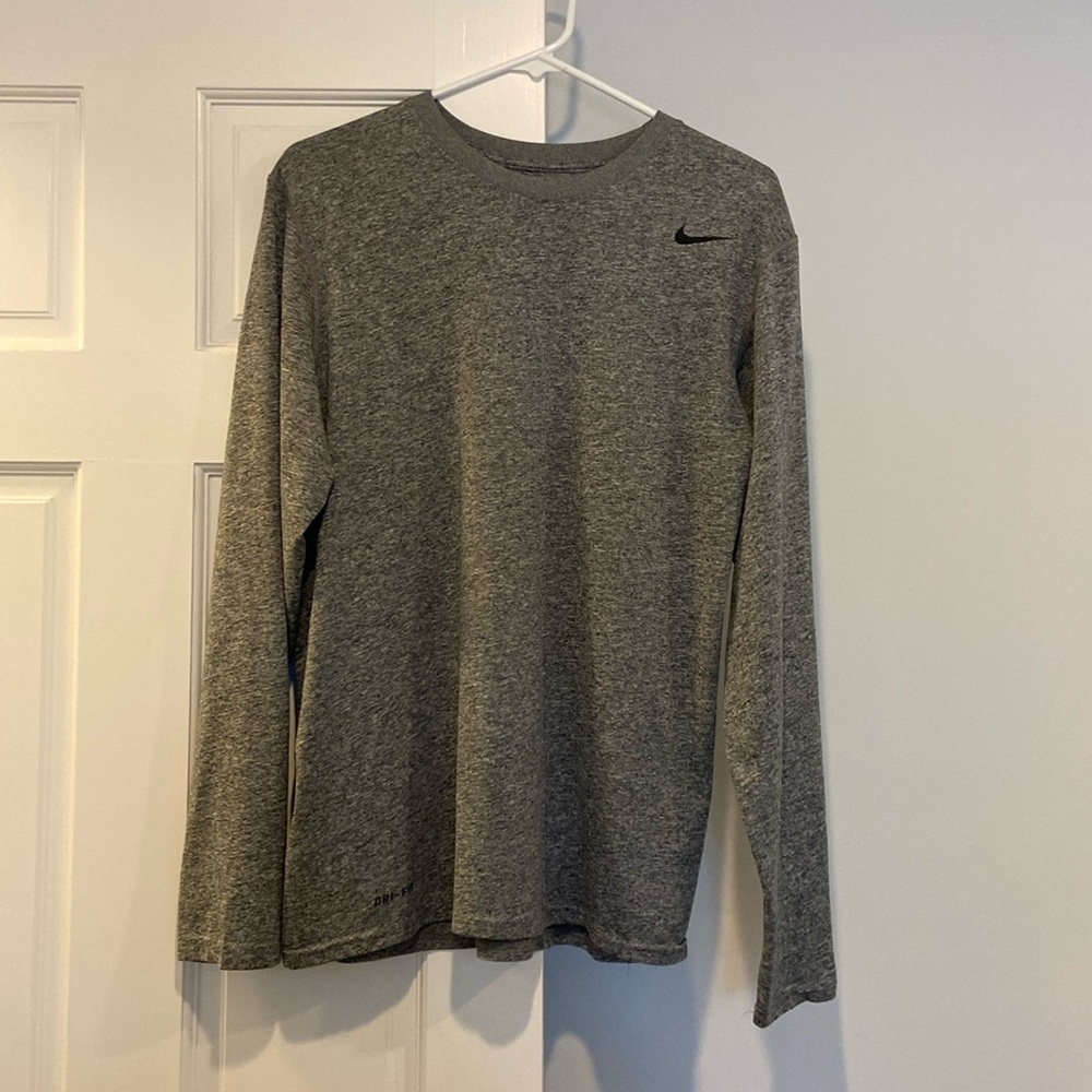 Men’s Grey Nike dri-fit long sleeve size M